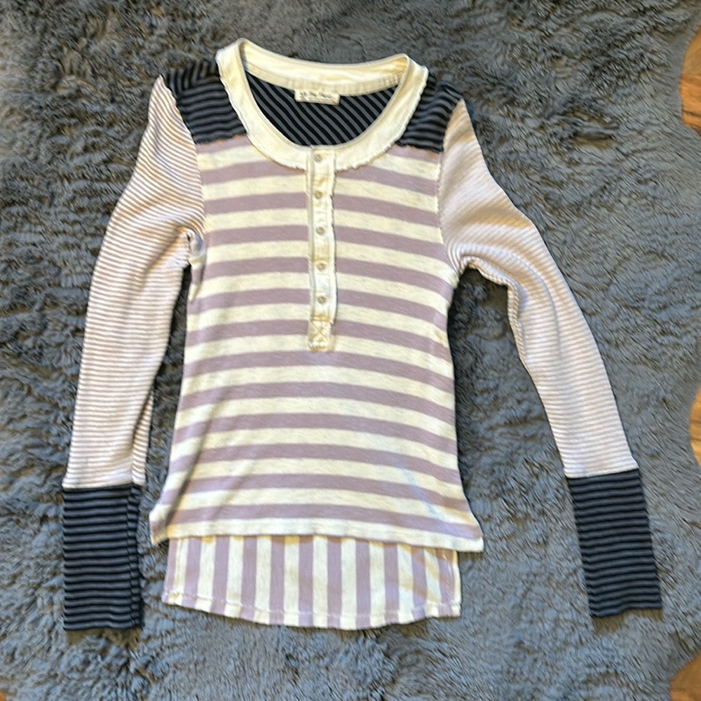 We The Free size small long sleeve Henley